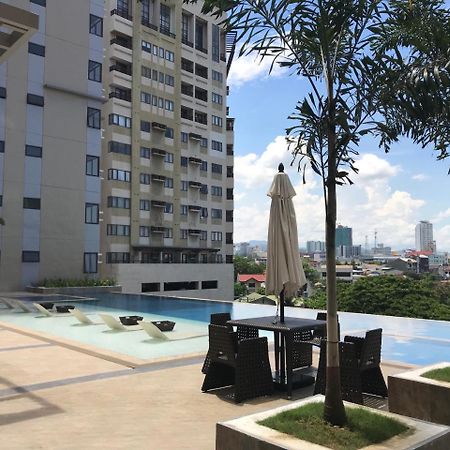 The Persimmon Studios Near Ayala And Sm City סבו מראה חיצוני תמונה