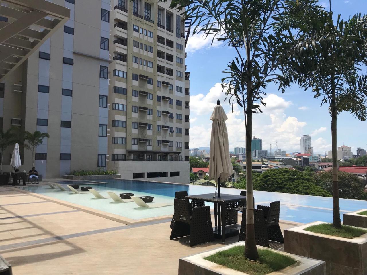 The Persimmon Studios Near Ayala And Sm City סבו מראה חיצוני תמונה